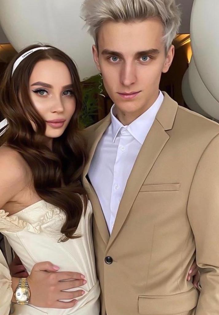 youtuber Yulya Godunova spotted wearing a Rolex 